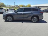 Used 2020 Toyota Highlander Platinum image 2
