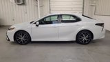Used 2022 Toyota Camry SE image 3