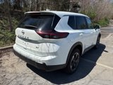 Used 2024 Nissan Rogue SV image 3