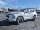 New 2025 Mitsubishi Outlander SE image 2