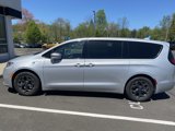 Certified 2022 Chrysler Pacifica Limited w/ Uconnect Theater Family Group image 4