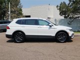 Used 2022 Volkswagen Tiguan SE w/ Panoramic Sunroof Package image 2
