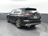 New 2025 Mitsubishi Outlander SE image 3