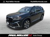 Used 2025 Honda Pilot Touring image 1