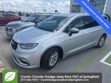 Used 2023 Chrysler Pacifica Touring-L image 4
