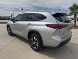 Used 2023 Toyota Highlander XLE image 3