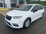 New 2025 Chrysler Pacifica Select image 2