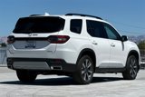 New 2025 Honda Pilot Touring image 4