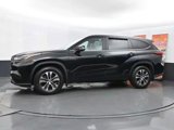 Used 2023 Toyota Highlander XLE image 5