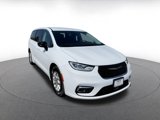 Used 2024 Chrysler Pacifica Touring-L image 3