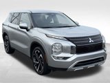 Used 2024 Mitsubishi Outlander SE image 3