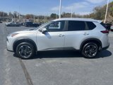 Used 2024 Nissan Rogue SV w/ SV Premium Package image 4