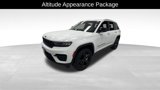 Used 2024 Jeep Grand Cherokee Altitude image 5