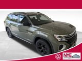 New 2025 Volkswagen Atlas Peak Edition SE image 1