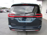 Used 2023 Chrysler Pacifica Touring-L image 4