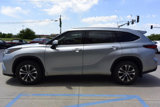 Used 2021 Toyota Highlander XLE image 2