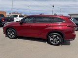 Used 2021 Toyota Highlander XLE image 6