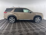 New 2025 Nissan Pathfinder Platinum image 4