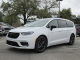 New 2025 Chrysler Pacifica Limited w/ Trailer Tow Group image 3