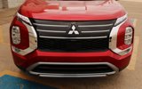 New 2025 Mitsubishi Outlander SE image 2