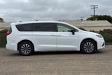 New 2025 Chrysler Pacifica Select image 4
