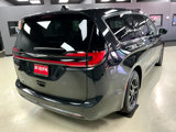 Used 2023 Chrysler Pacifica Touring-L image 3