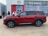 New 2025 Nissan Pathfinder Platinum image 2