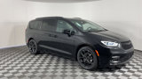 New 2025 Chrysler Pacifica Limited image 2