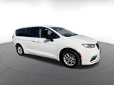 Used 2024 Chrysler Pacifica Touring-L image 2