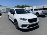 New 2024 Chrysler Pacifica Limited w/ S Appearance Package image 6