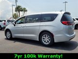 Used 2023 Chrysler Pacifica Touring-L image 5