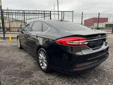 Used 2017 Ford Fusion SE w/ Fusion SE Technology Package image 3