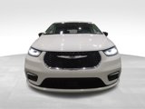 Used 2024 Chrysler Pacifica Touring-L image 2