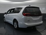 New 2025 Chrysler Pacifica Select image 4
