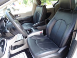 Used 2024 Chrysler Pacifica Touring-L image 2