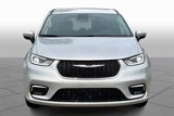 Used 2023 Chrysler Pacifica Touring-L image 3