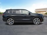 New 2025 Mitsubishi Outlander SE image 2