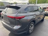 Used 2023 Toyota Highlander XLE image 3