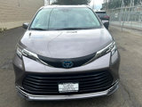 Used 2021 Toyota Sienna XLE image 2