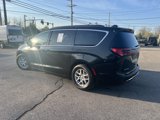 Used 2022 Chrysler Pacifica Touring-L image 4