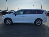 Certified 2024 Chrysler Pacifica Touring-L image 4