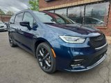Used 2025 Chrysler Pacifica Limited image 2