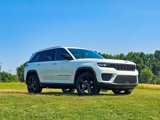 New 2025 Jeep Grand Cherokee Altitude image 2