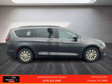 Used 2017 Chrysler Pacifica Touring-L image 4