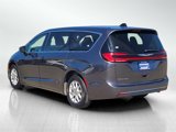 Used 2023 Chrysler Pacifica Touring-L image 6