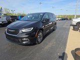 New 2025 Chrysler Pacifica Select image 3