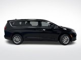 New 2025 Chrysler Pacifica Select image 2