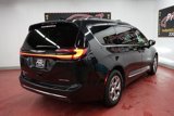Used 2023 Chrysler Pacifica Limited image 2