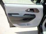 Used 2023 Chrysler Voyager LX image 3