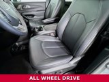 Used 2025 Chrysler Pacifica Select image 3